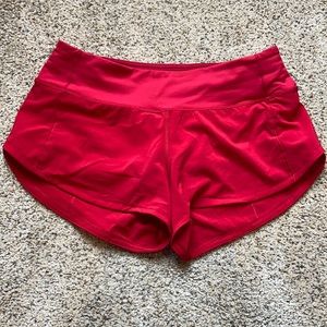 lululemon size 2 sped up short length 2.5”